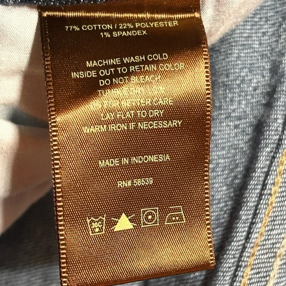 Kut from the Kloth Natalie Bermuda Medium Wash Denim Shorts Women's Size 14 - Picture 5 of 8